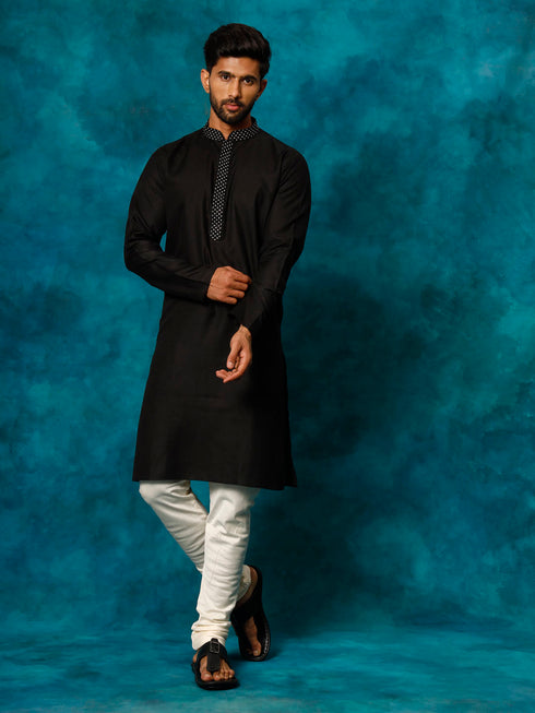 Vastramay Men's Black And Cream Cotton Blend Kurta Pyjama Set